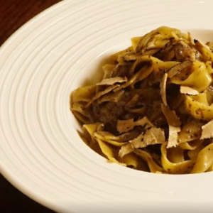 FETTUCCINE AL BURRO CON SALSA TARTUFATA E TARTUFO DI STAGIONE GLUTEN FREE