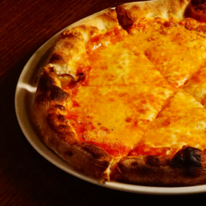 PIZZA QUATTRO FORMAGGI BIANCA O ROSSA