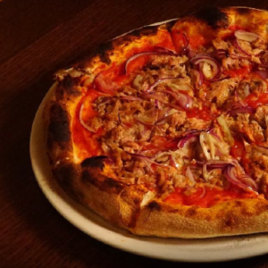 PIZZA TONNO E CIPOLLA CON O SENZA MOZZARELLA